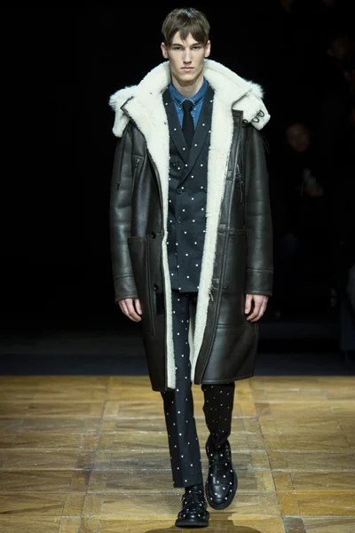 Look 18
